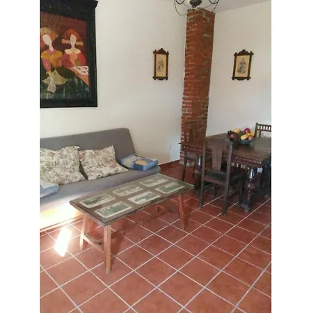 Expansive With Private Pool * Membrío